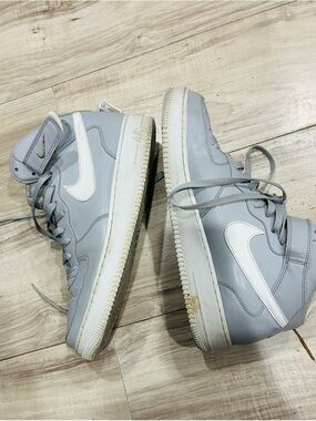 Nike Kids Light Gray High-Top Sneakers with White Swoosh